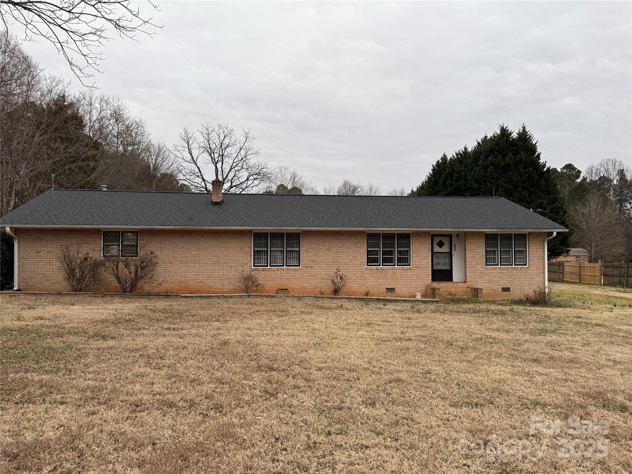 525 Gladstone Road Property Photo