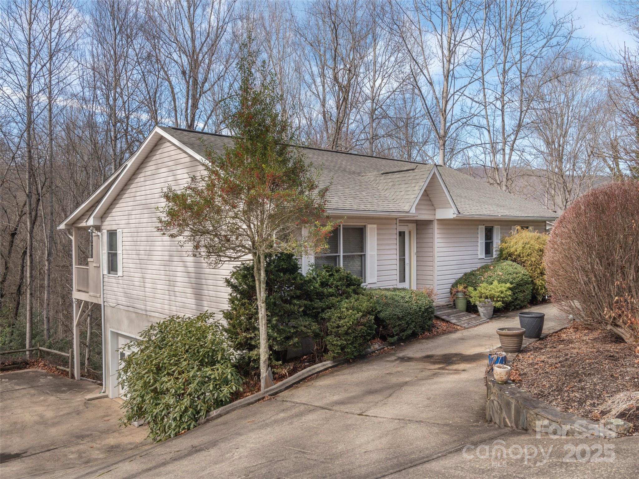 280 Crescent Drive Property Photo