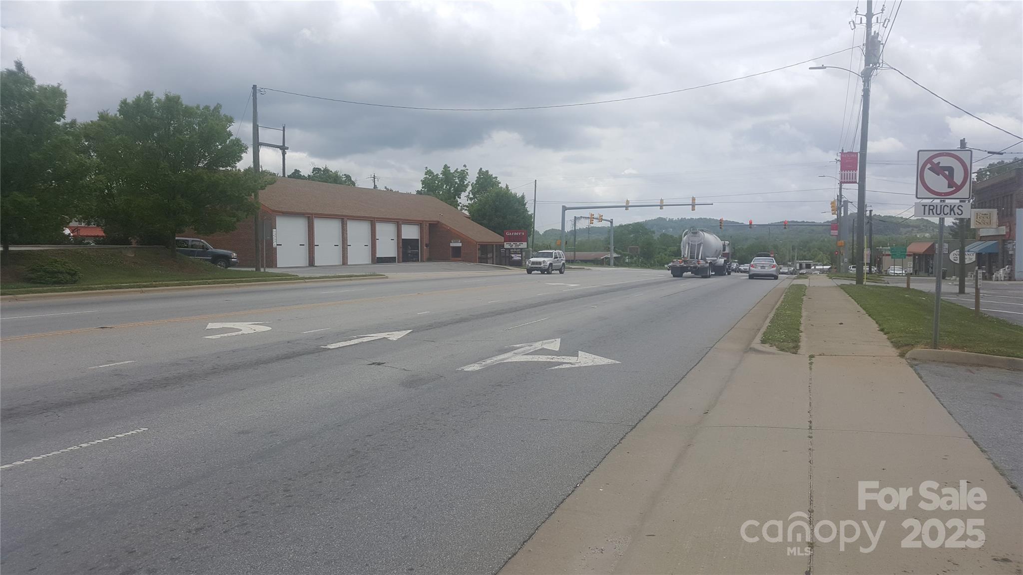 3665 Hendersonville Road Property Photo 4