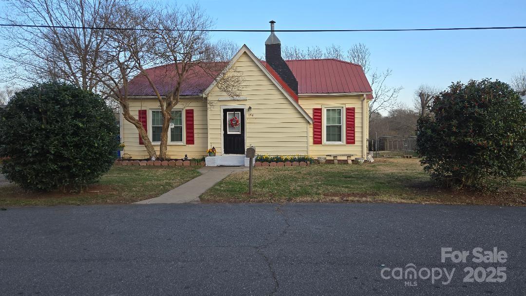 196 Elm Street Property Photo