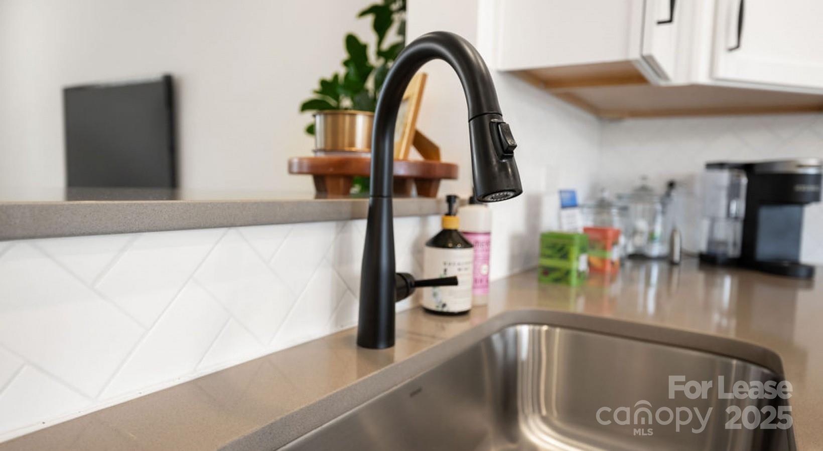 2635 W Trade Street Asher Property Photo 5