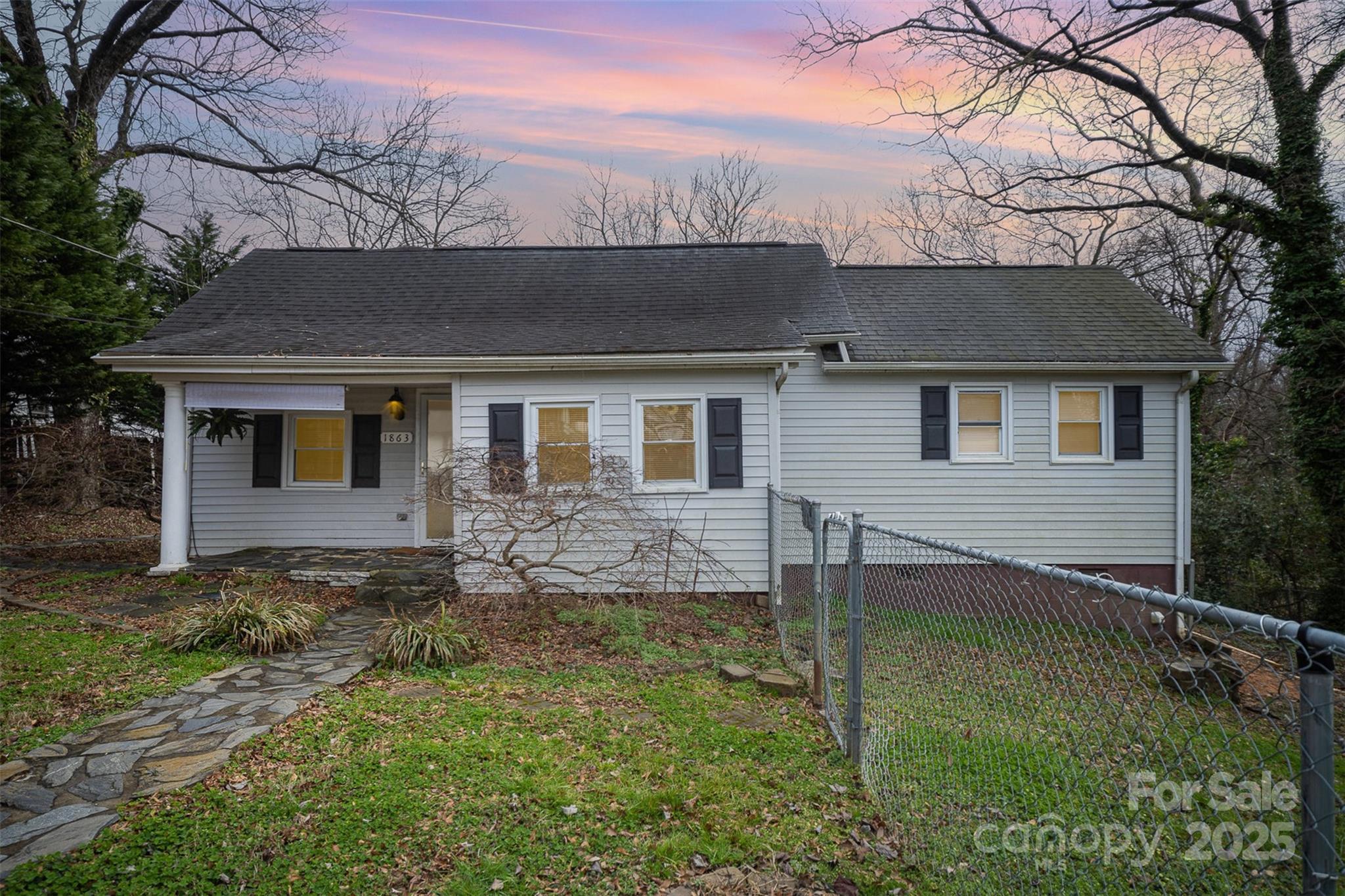 1863 Hilltop Circle Property Photo