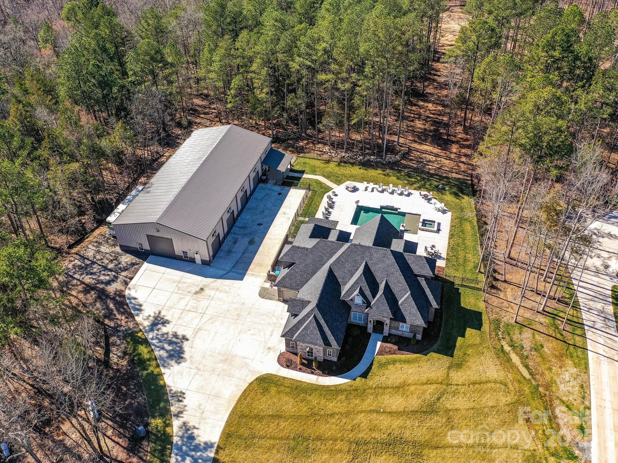 6673 Farmstead Lane Property Photo