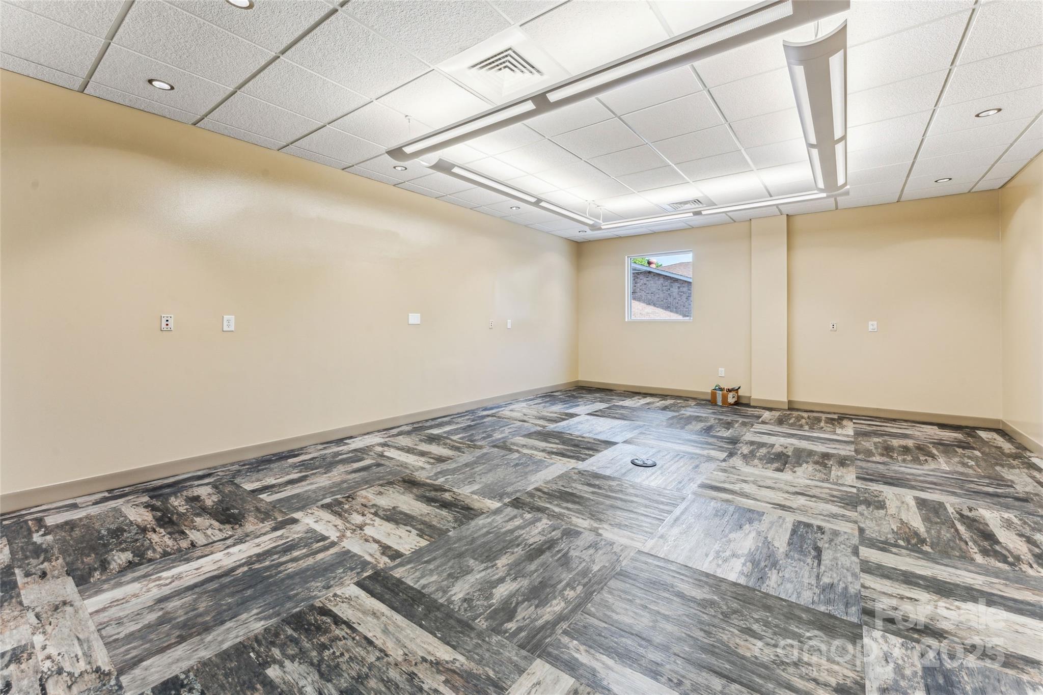 2105 Northwest Boulevard Property Photo 12