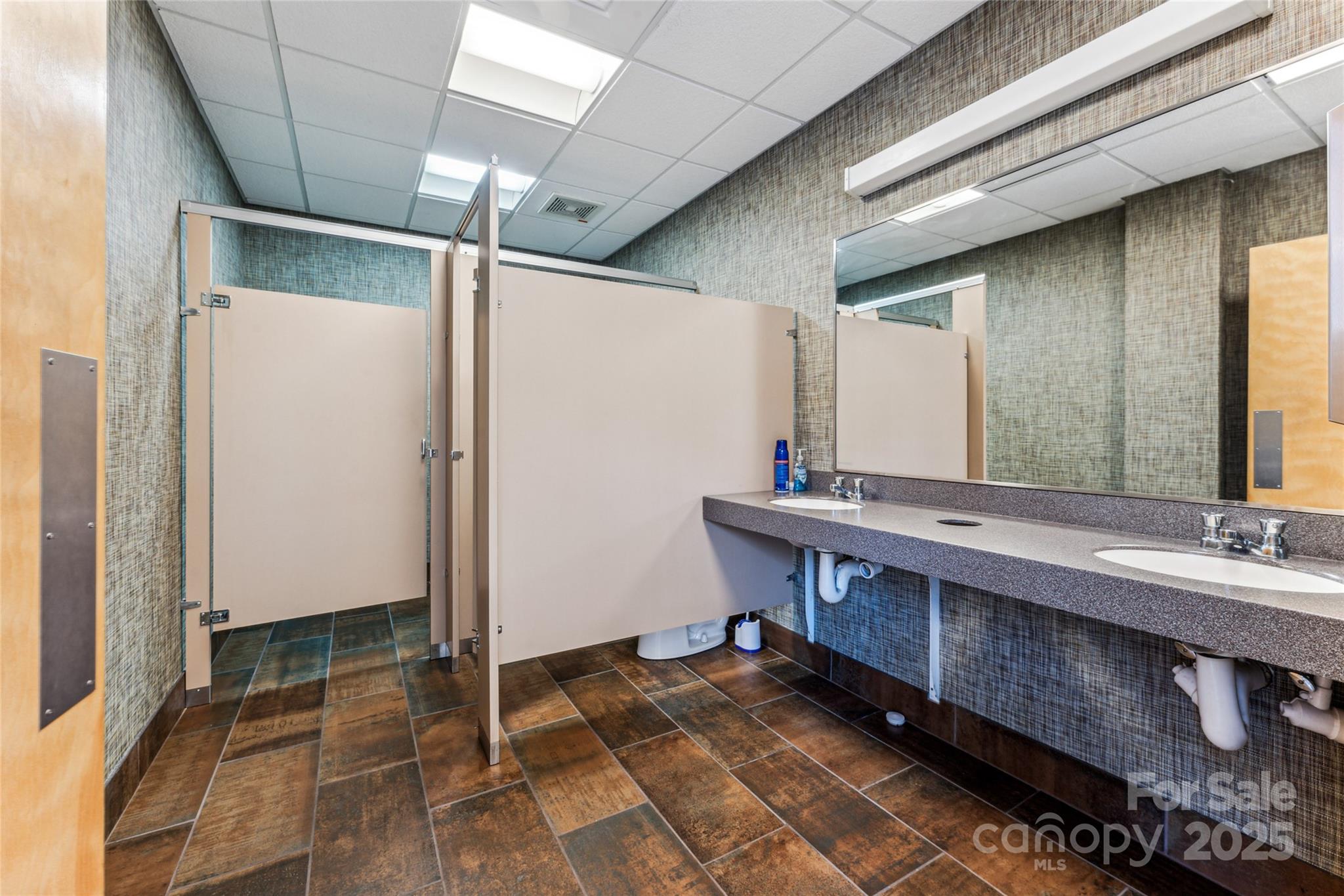 2105 Northwest Boulevard Property Photo 22