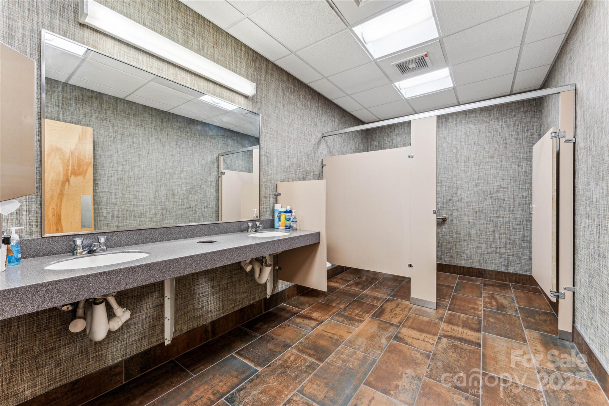 2105 Northwest Boulevard Property Photo 23