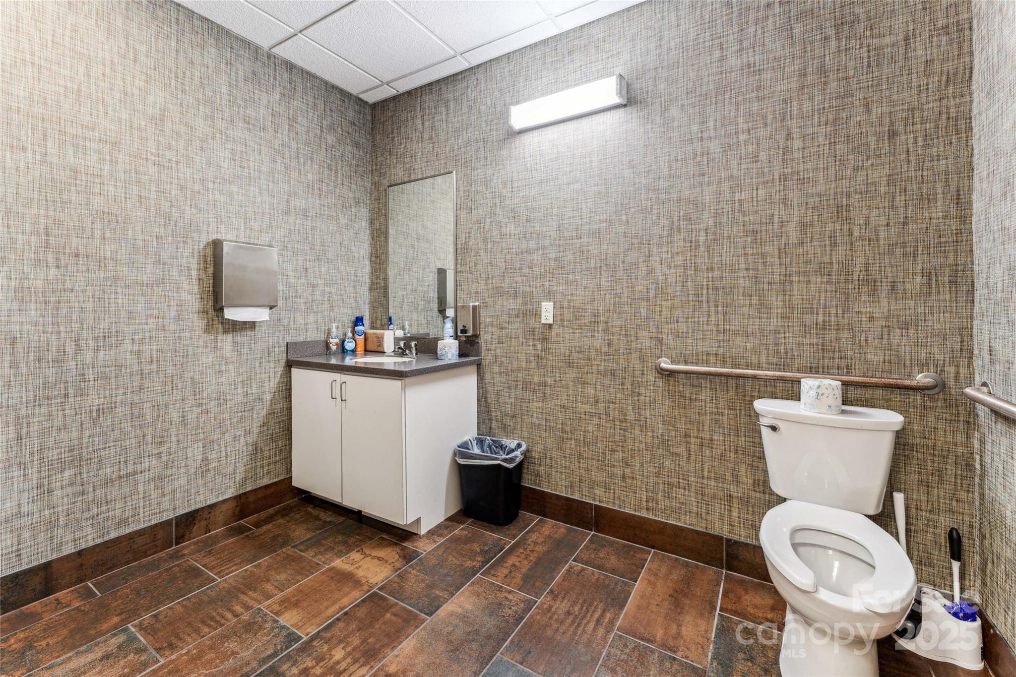 2105 Northwest Boulevard Property Photo 24