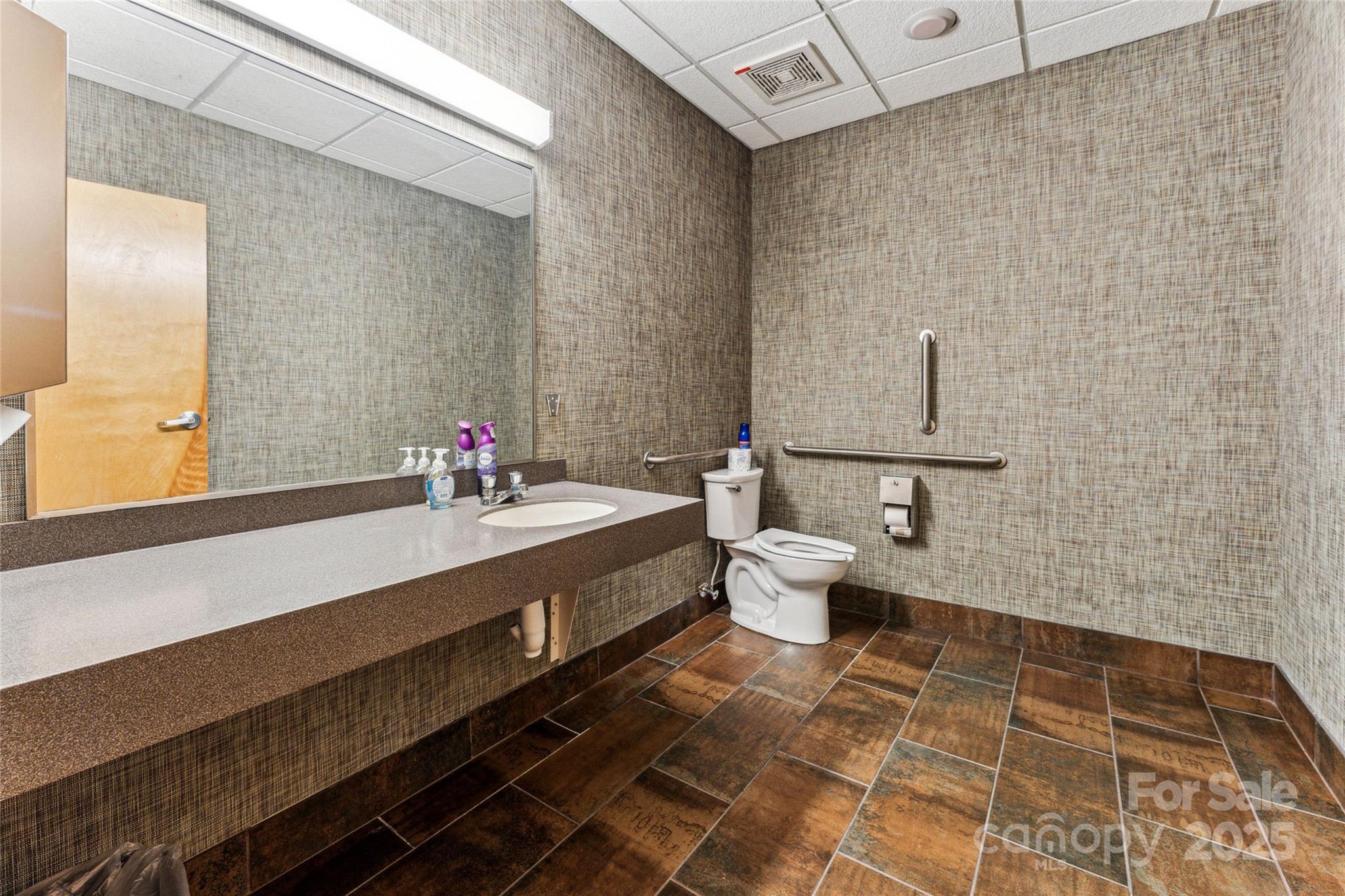 2105 Northwest Boulevard Property Photo 25