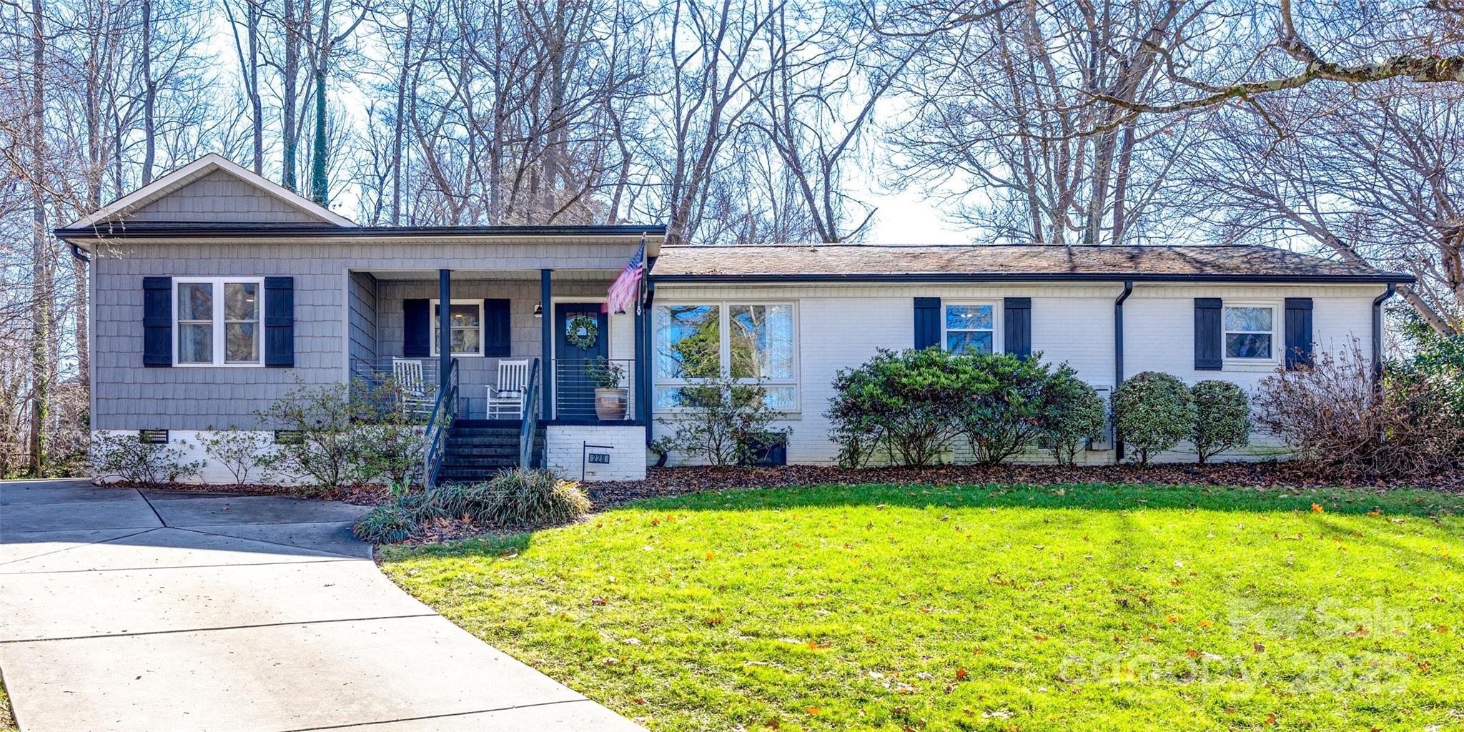 228 Lakeview Drive Property Photo