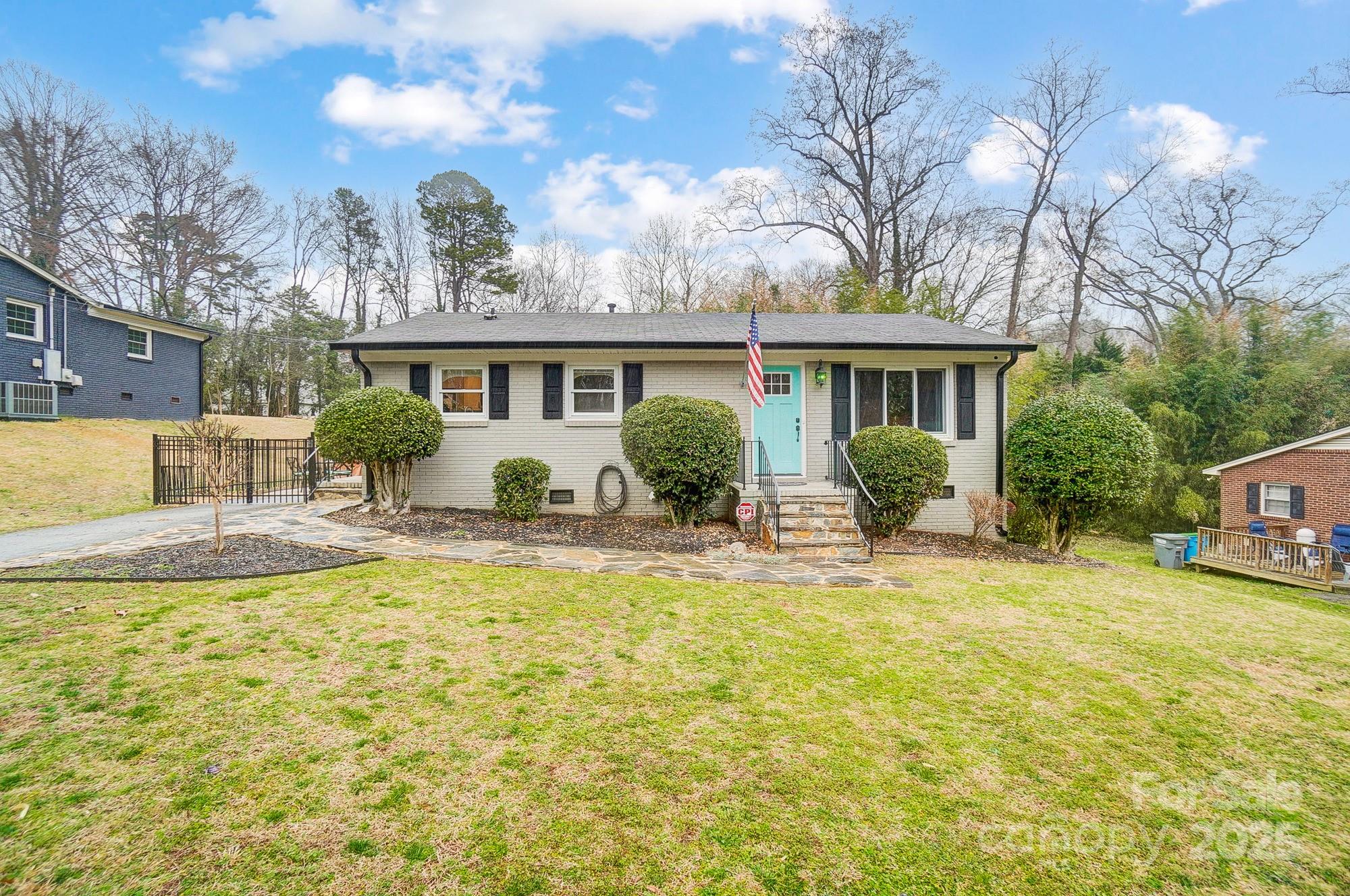 206 Point Circle Property Photo