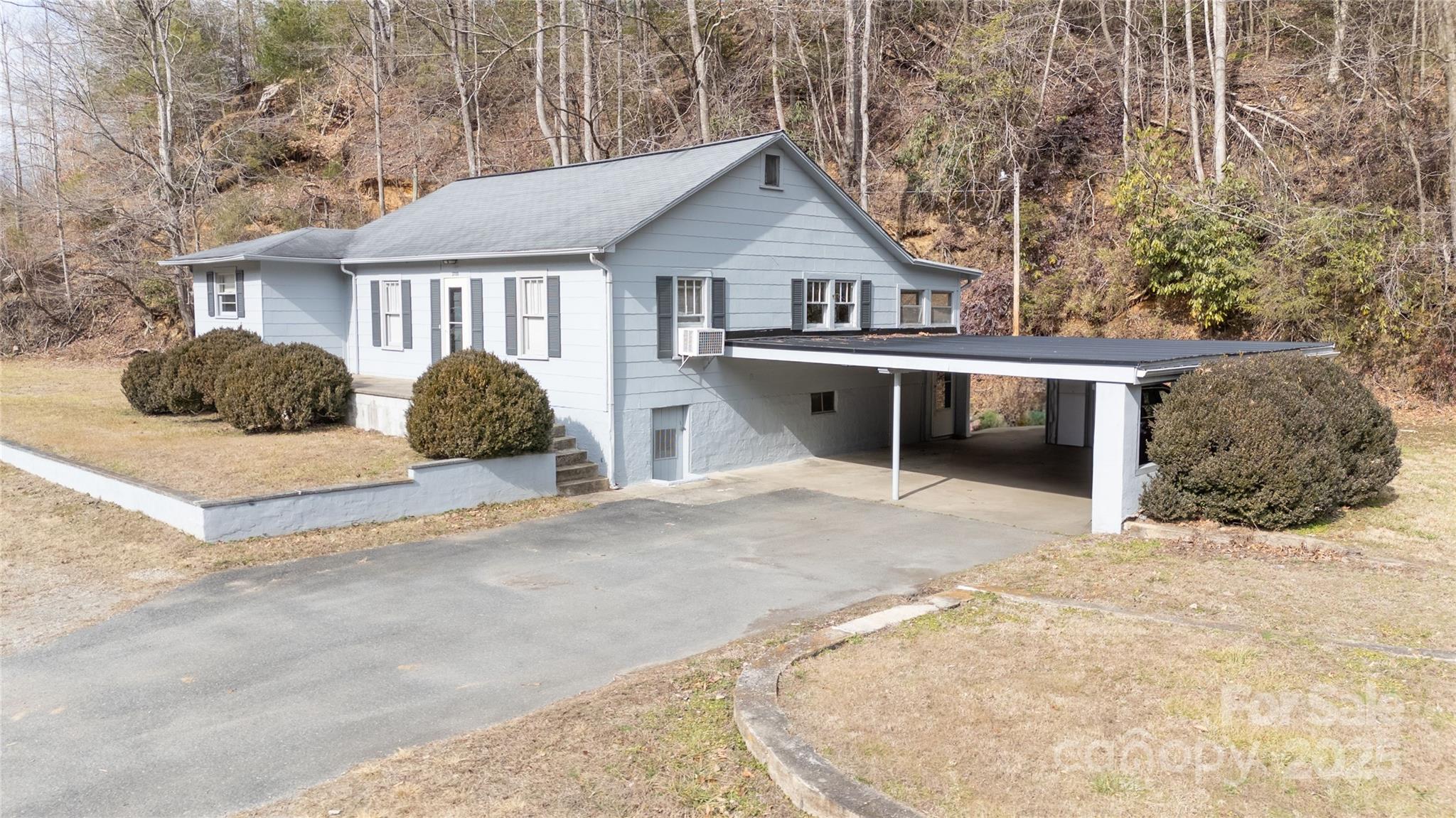3700 Blowing Rock Boulevard Property Photo