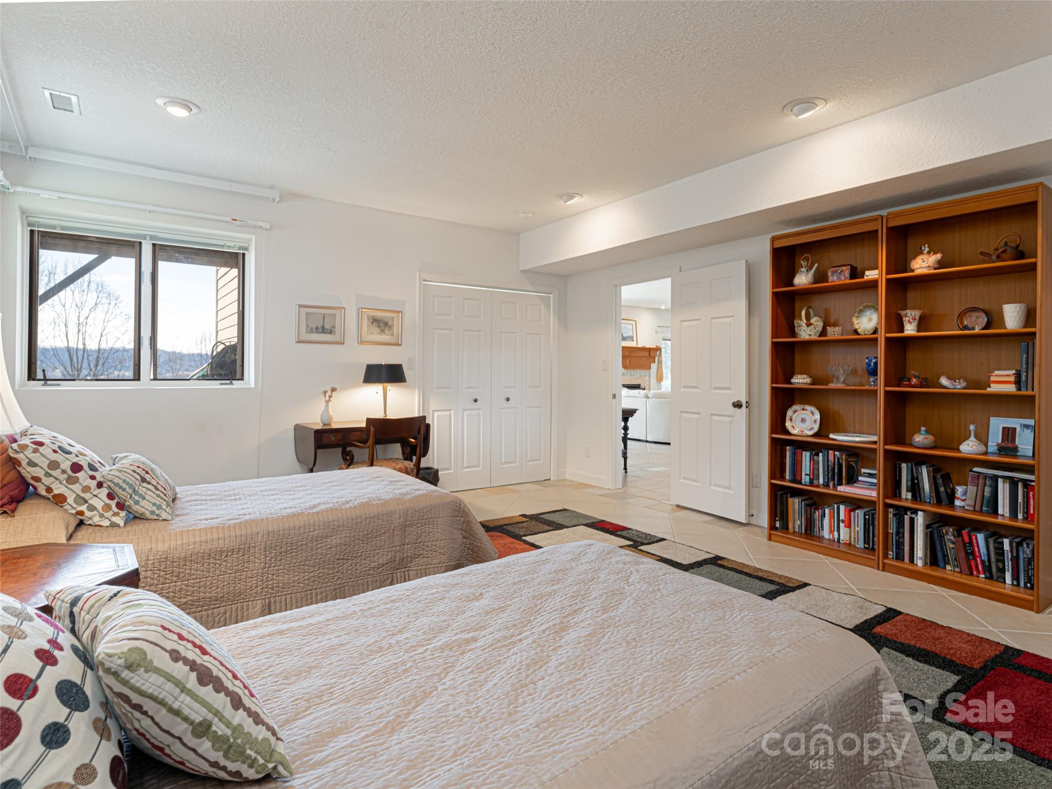 142 Twin Courts Drive Property Photo 37