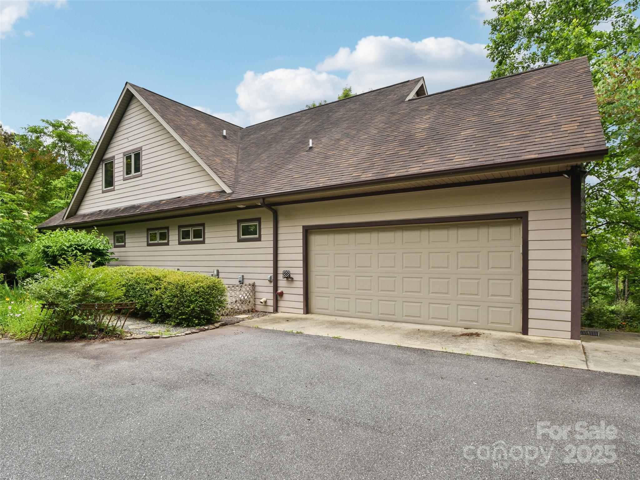 142 Twin Courts Drive Property Photo 42