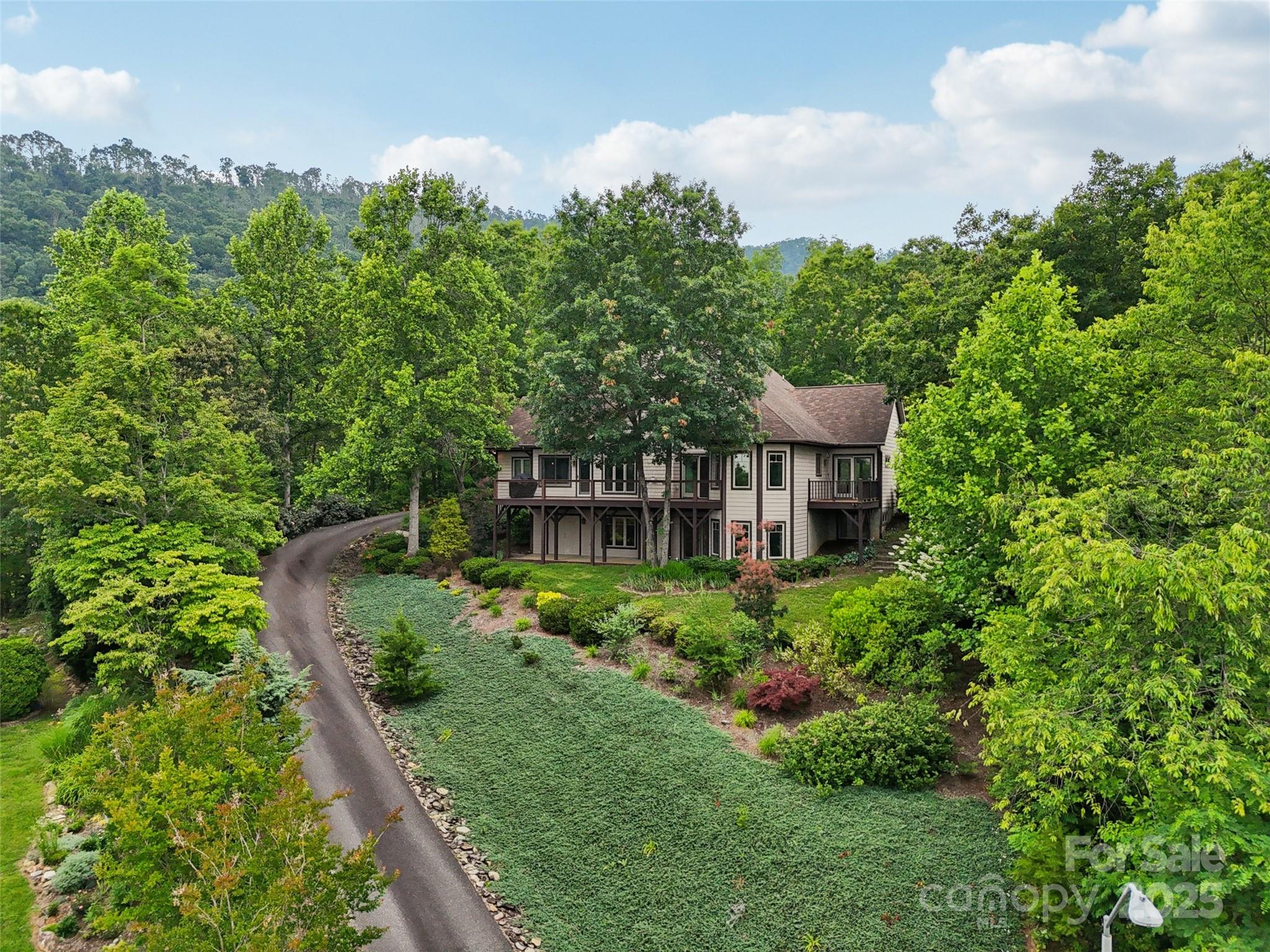 142 Twin Courts Drive Property Photo 45