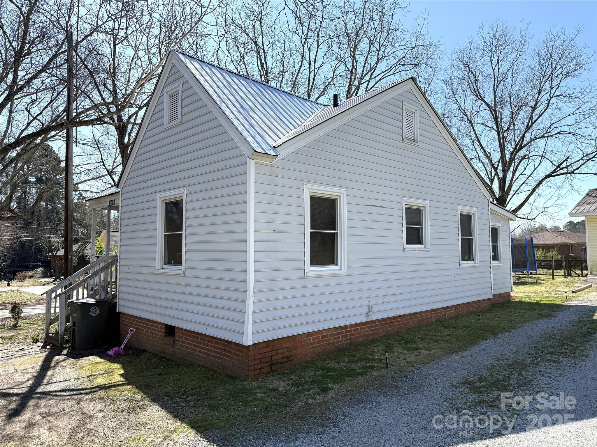 503 & 507 Wygelia Street Property Photo 3