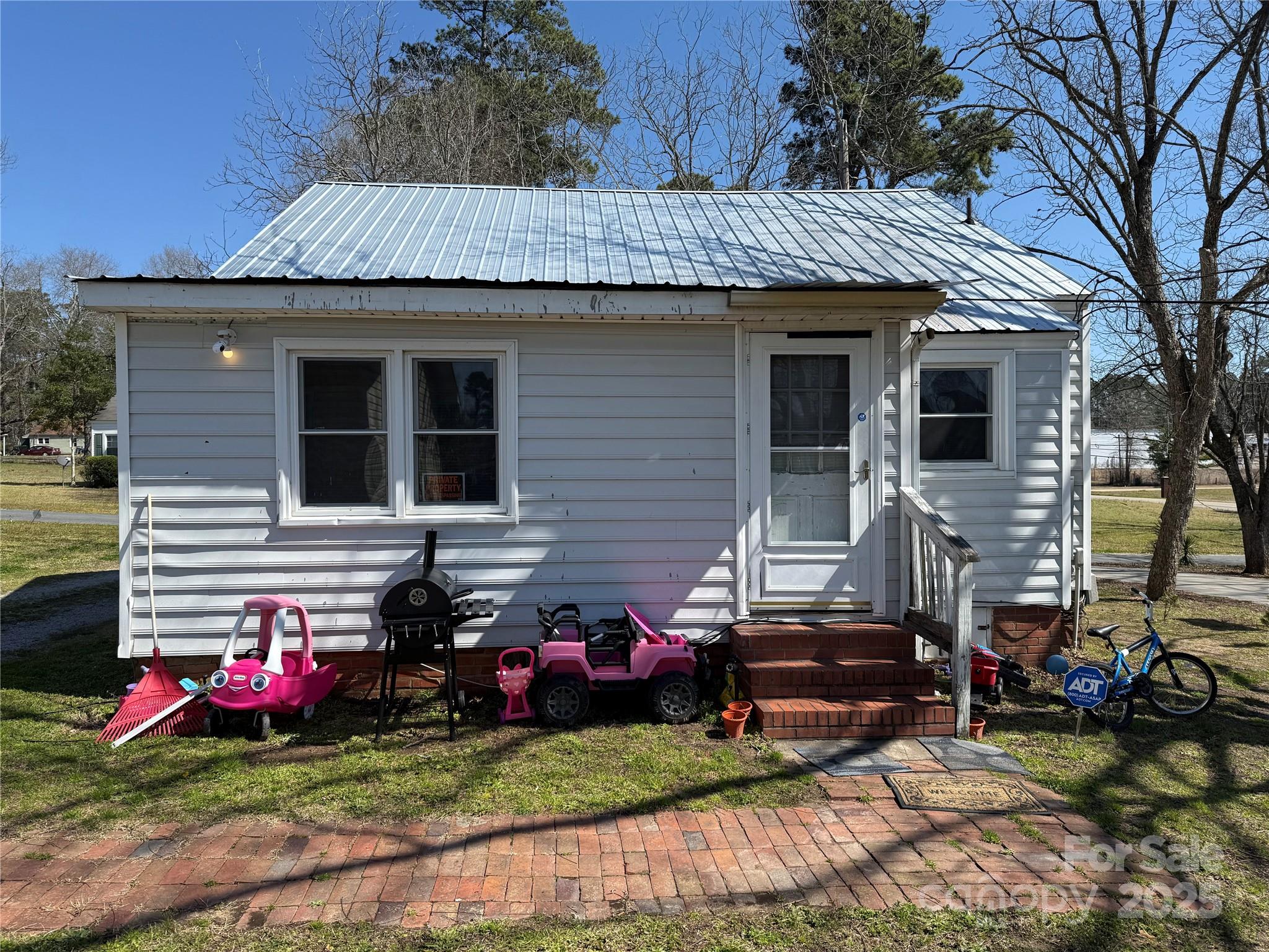 503 & 507 Wygelia Street Property Photo 4