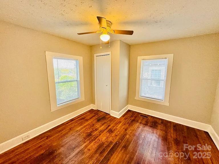904 N Oakland Street Property Photo 3