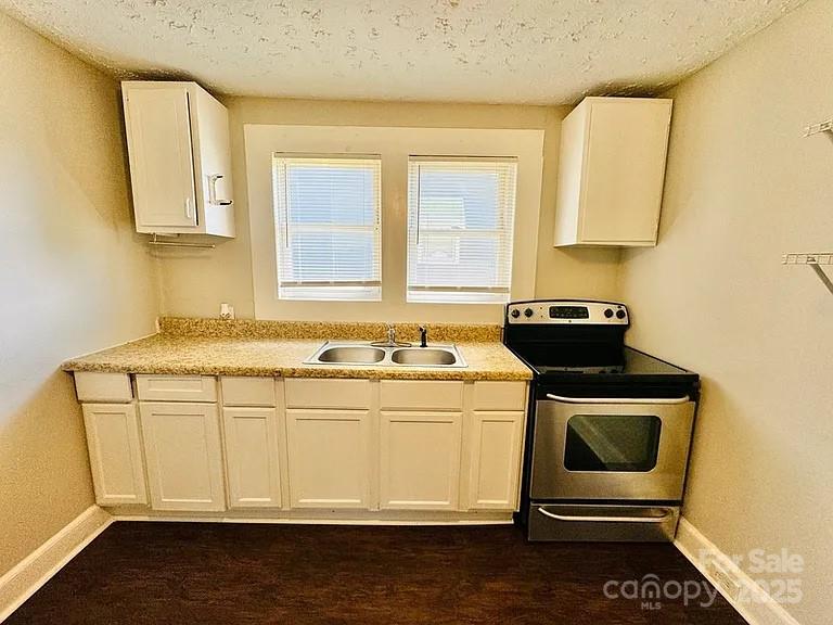 904 N Oakland Street Property Photo 4