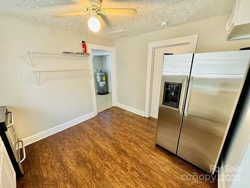 904 N Oakland Street Property Photo 5