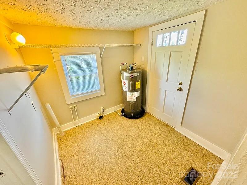 904 N Oakland Street Property Photo 7