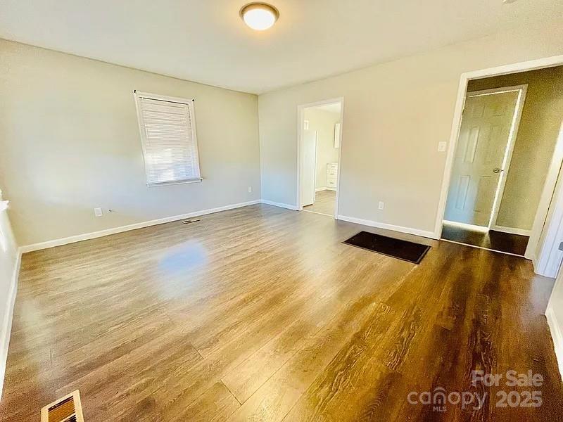 904 N Oakland Street Property Photo 11