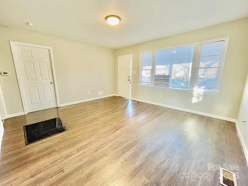 904 N Oakland Street Property Photo 12