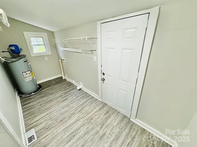 904 N Oakland Street Property Photo 24