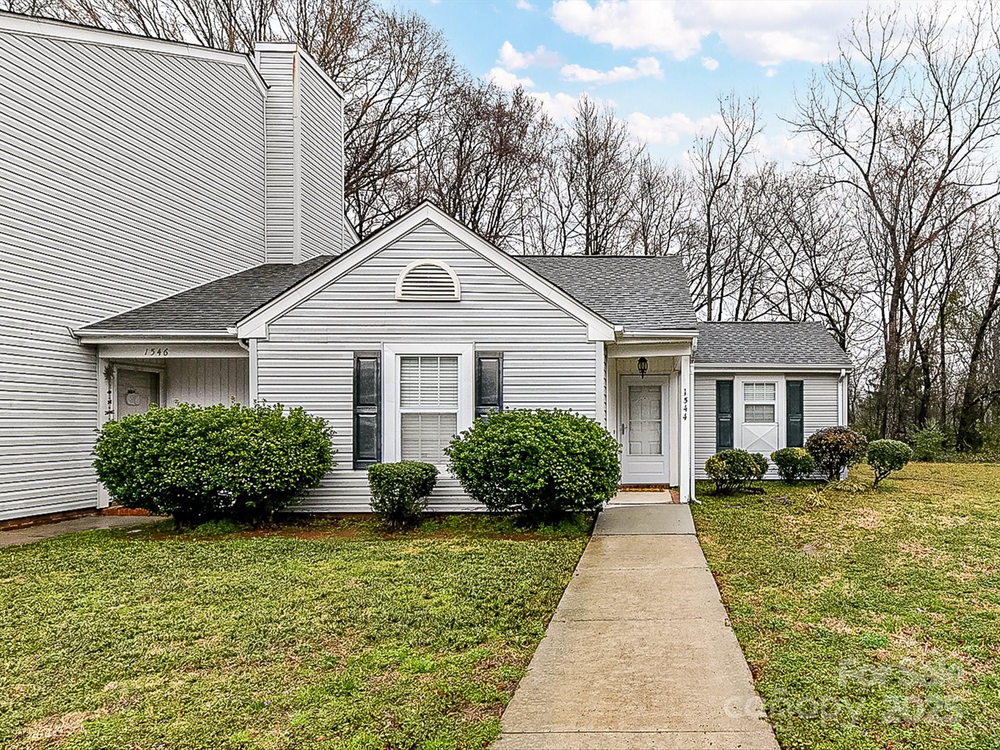 1544 Hunt Club Court Property Photo