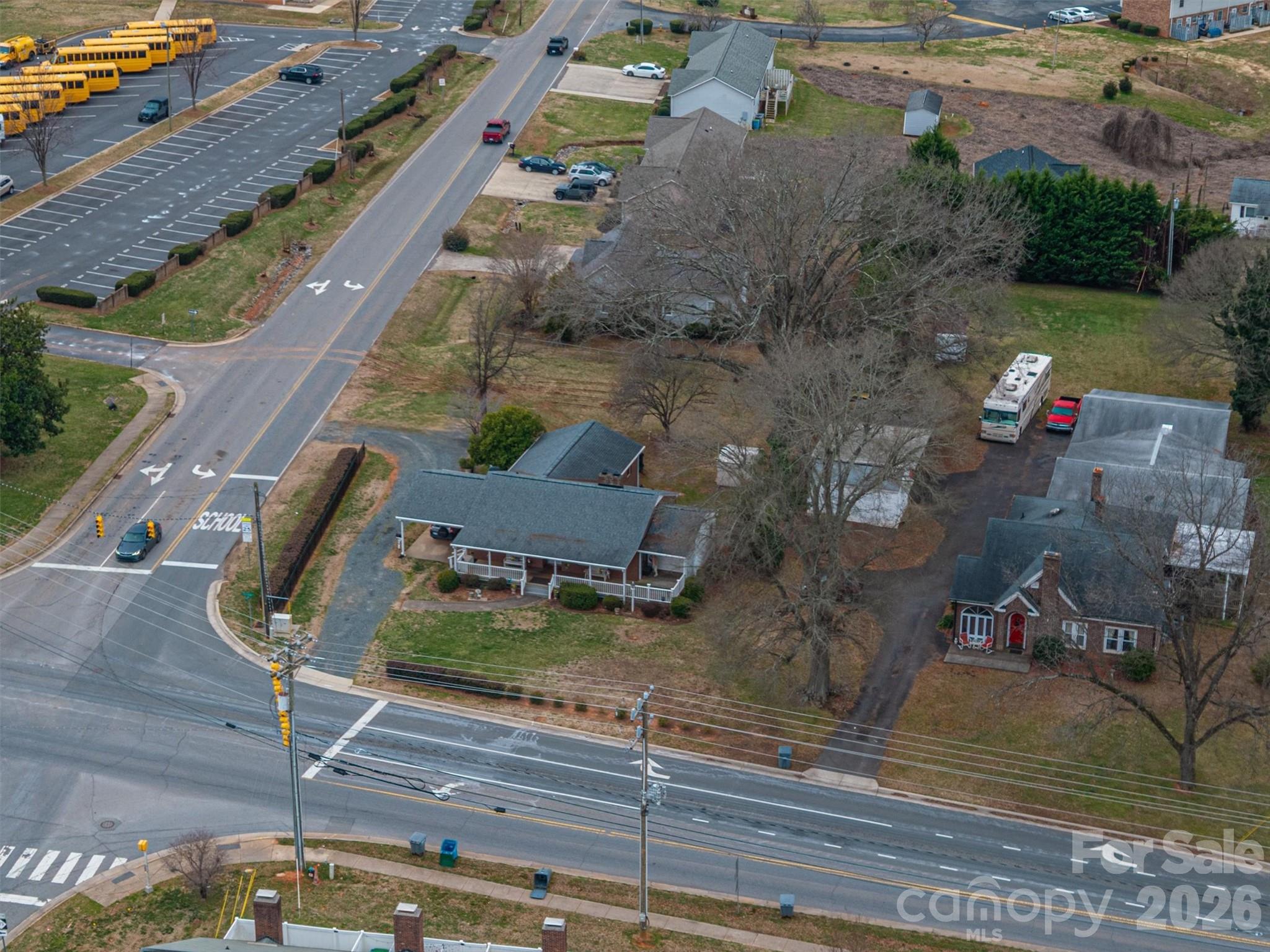 816 S South Point Road Property Photo 2