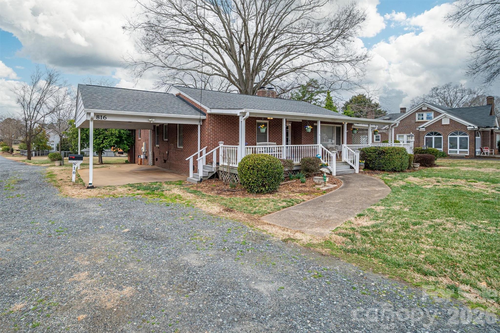 816 S South Point Road Property Photo 7