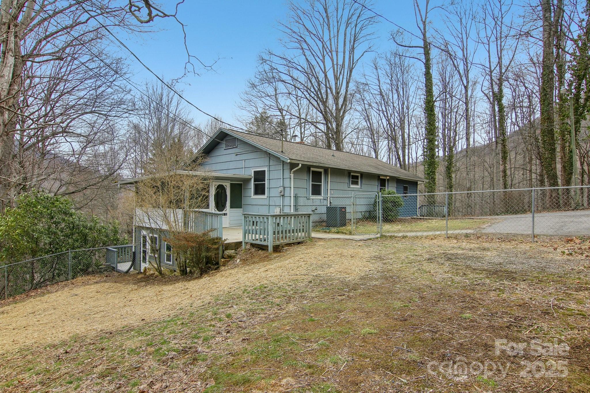 74 Link Circle Property Photo 1