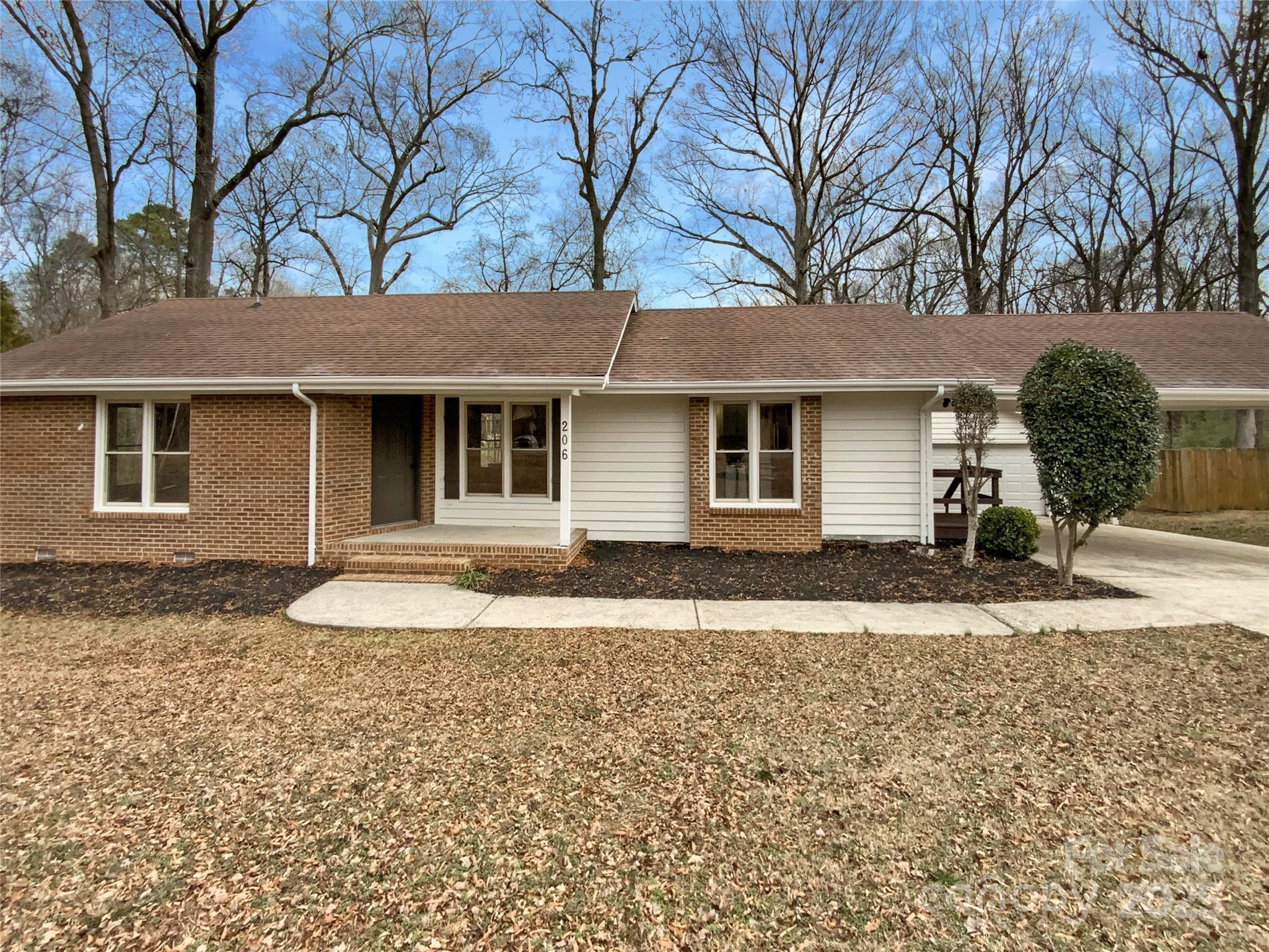 206 Colonial Circle Property Photo