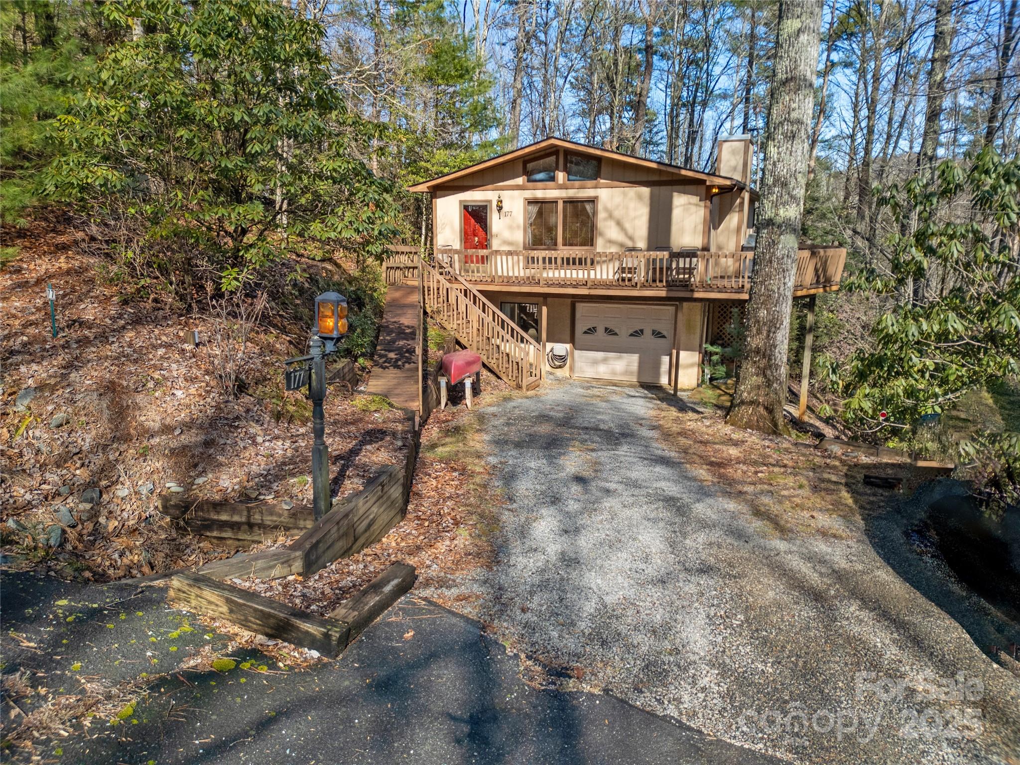 177 Walelu Court Property Photo