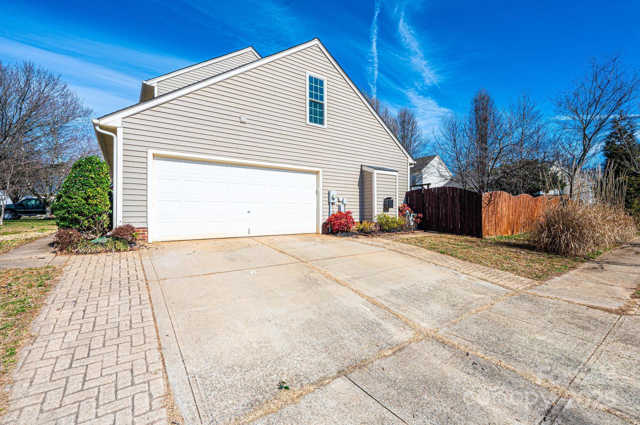 102 Brewster Court Property Photo 6