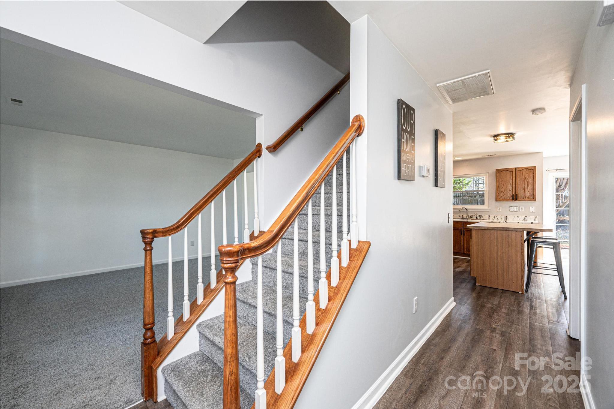 102 Brewster Court Property Photo 7