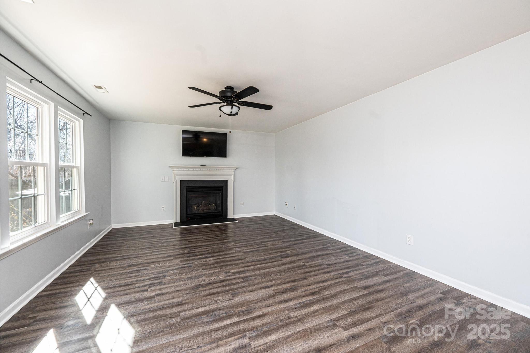 102 Brewster Court Property Photo 14