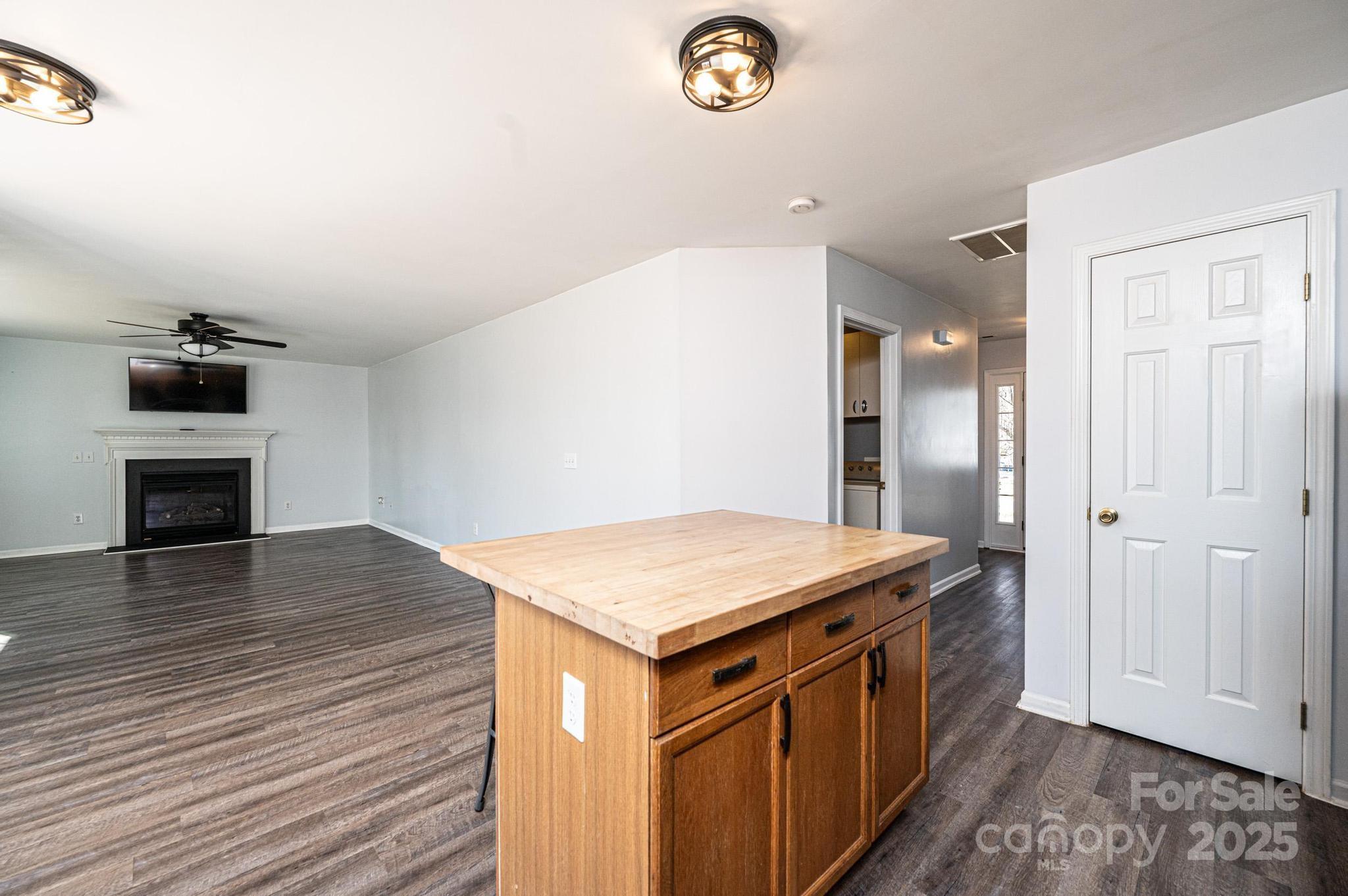 102 Brewster Court Property Photo 17