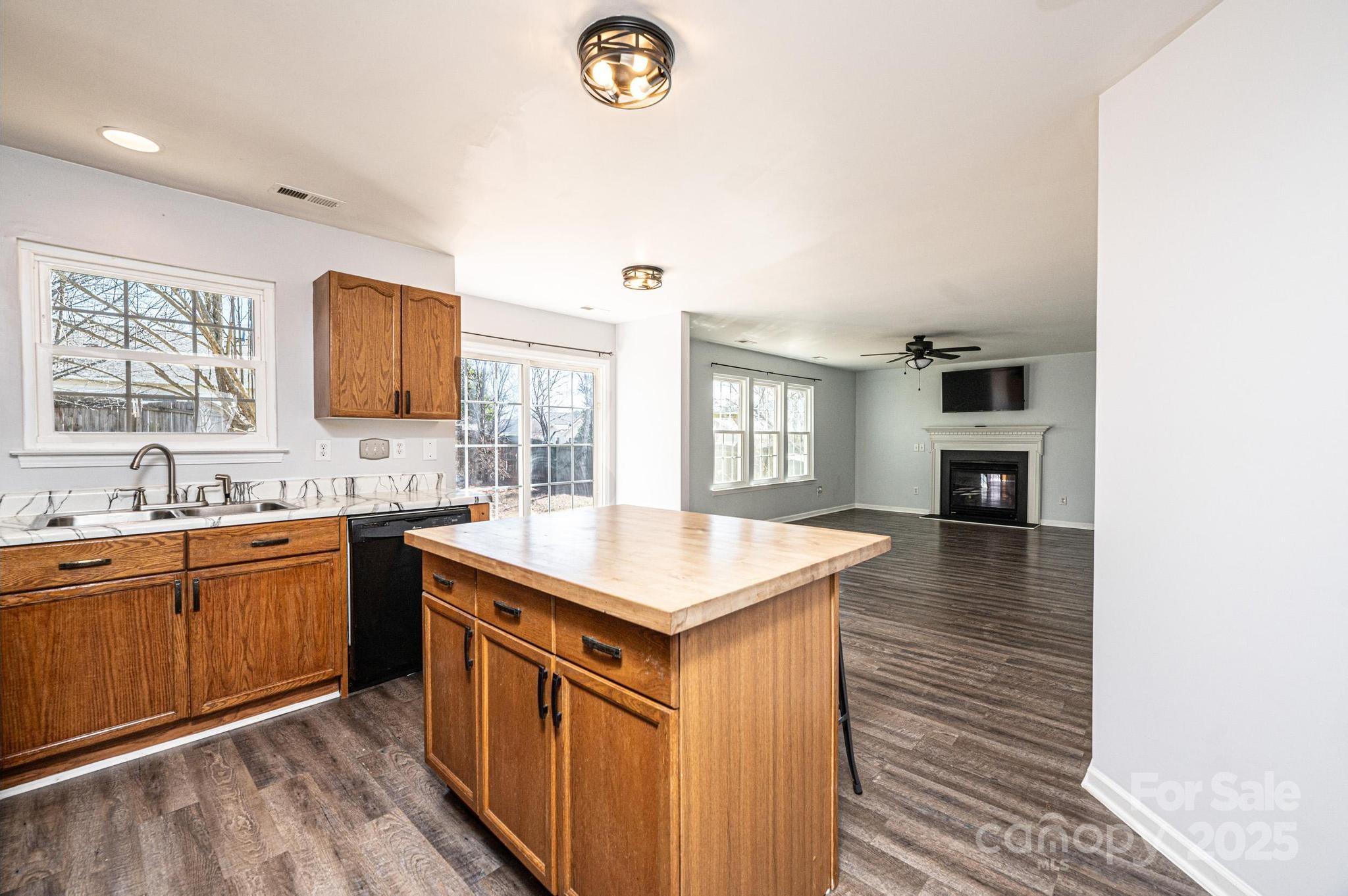 102 Brewster Court Property Photo 18