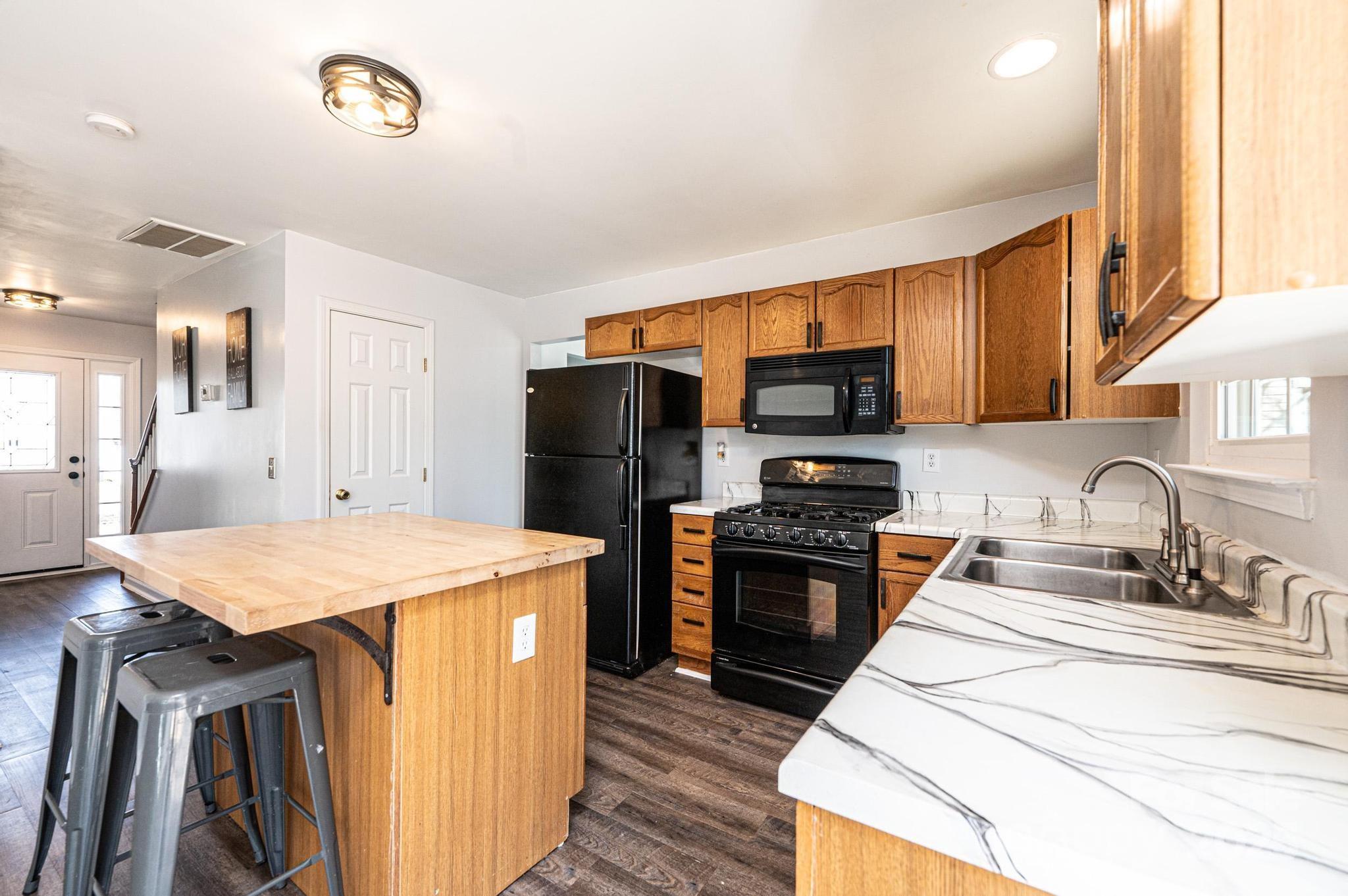 102 Brewster Court Property Photo 19