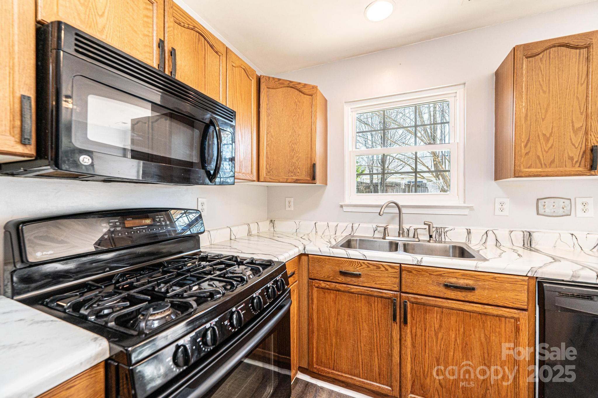 102 Brewster Court Property Photo 22