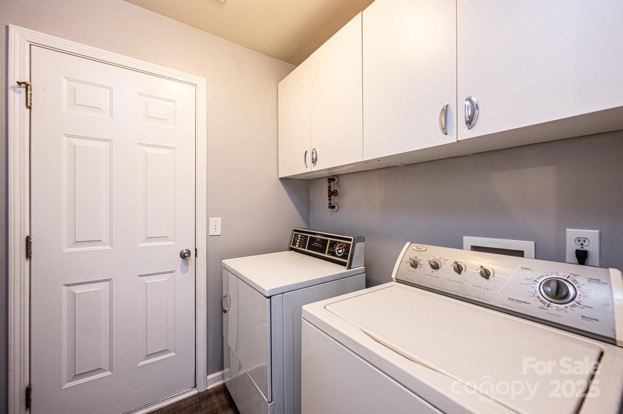 102 Brewster Court Property Photo 23