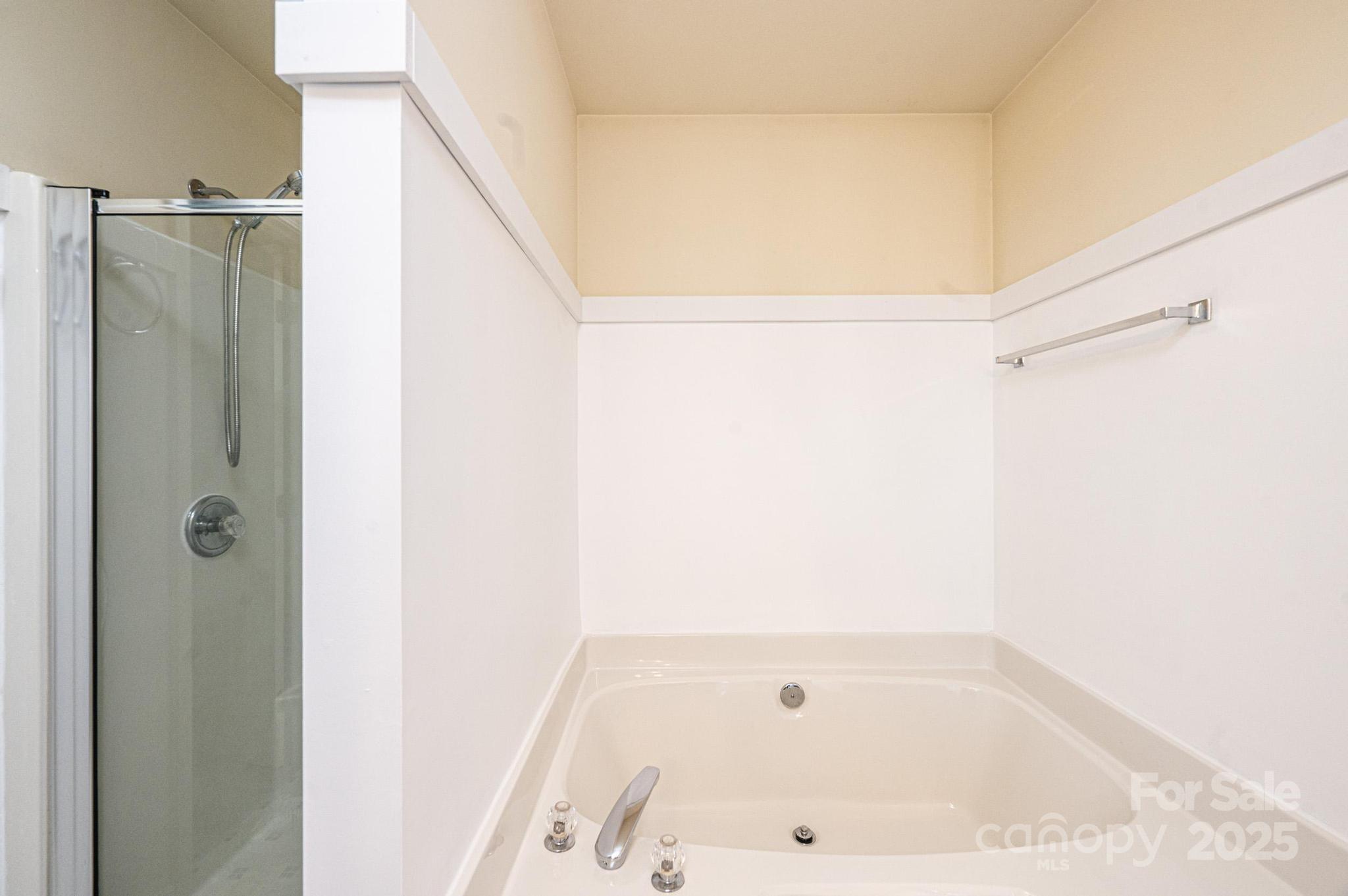 102 Brewster Court Property Photo 29