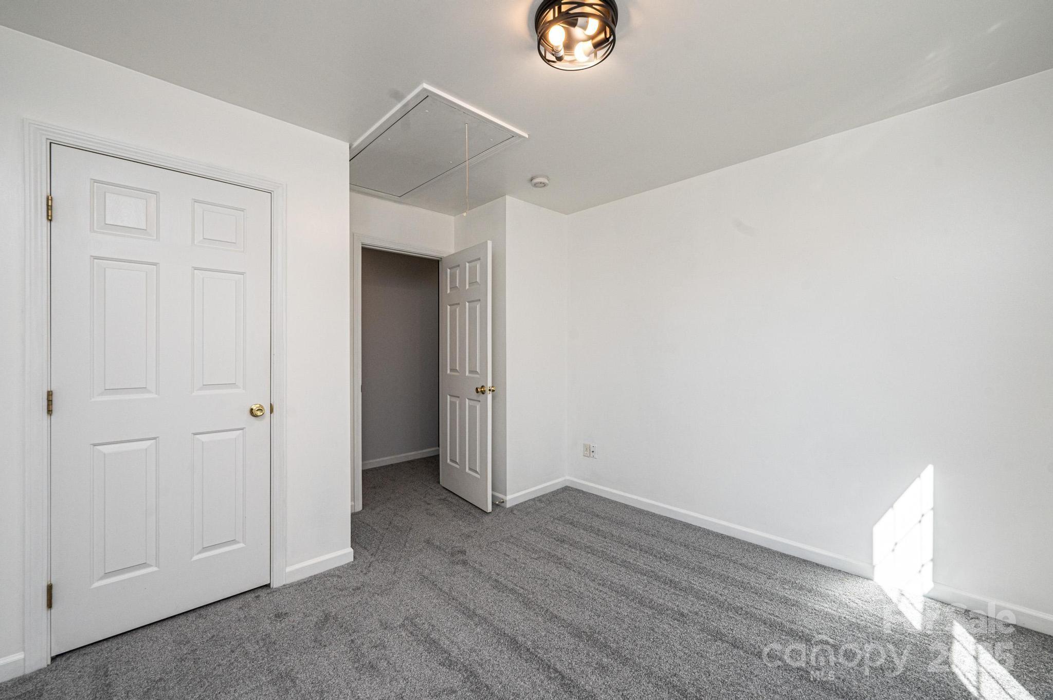 102 Brewster Court Property Photo 32