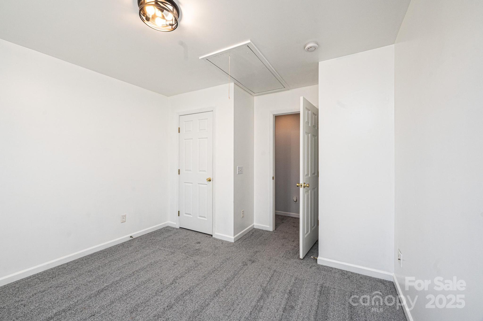 102 Brewster Court Property Photo 33