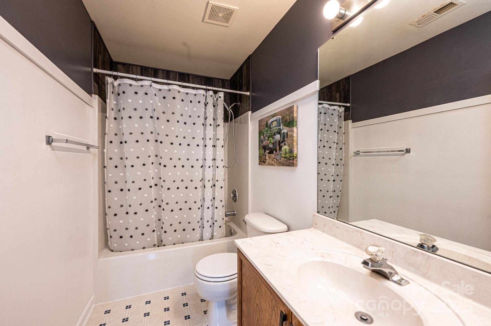 102 Brewster Court Property Photo 34