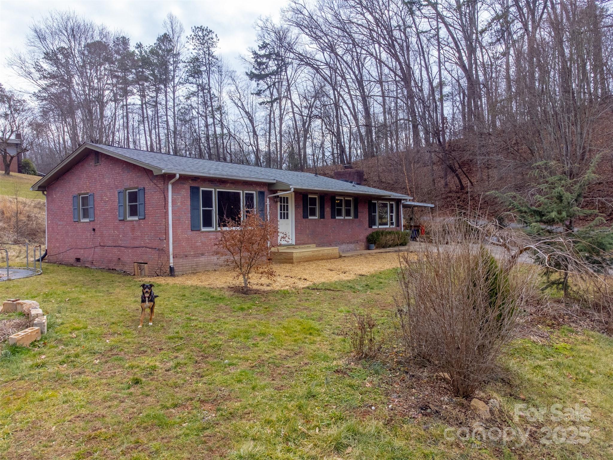 195 Lee Street Property Photo