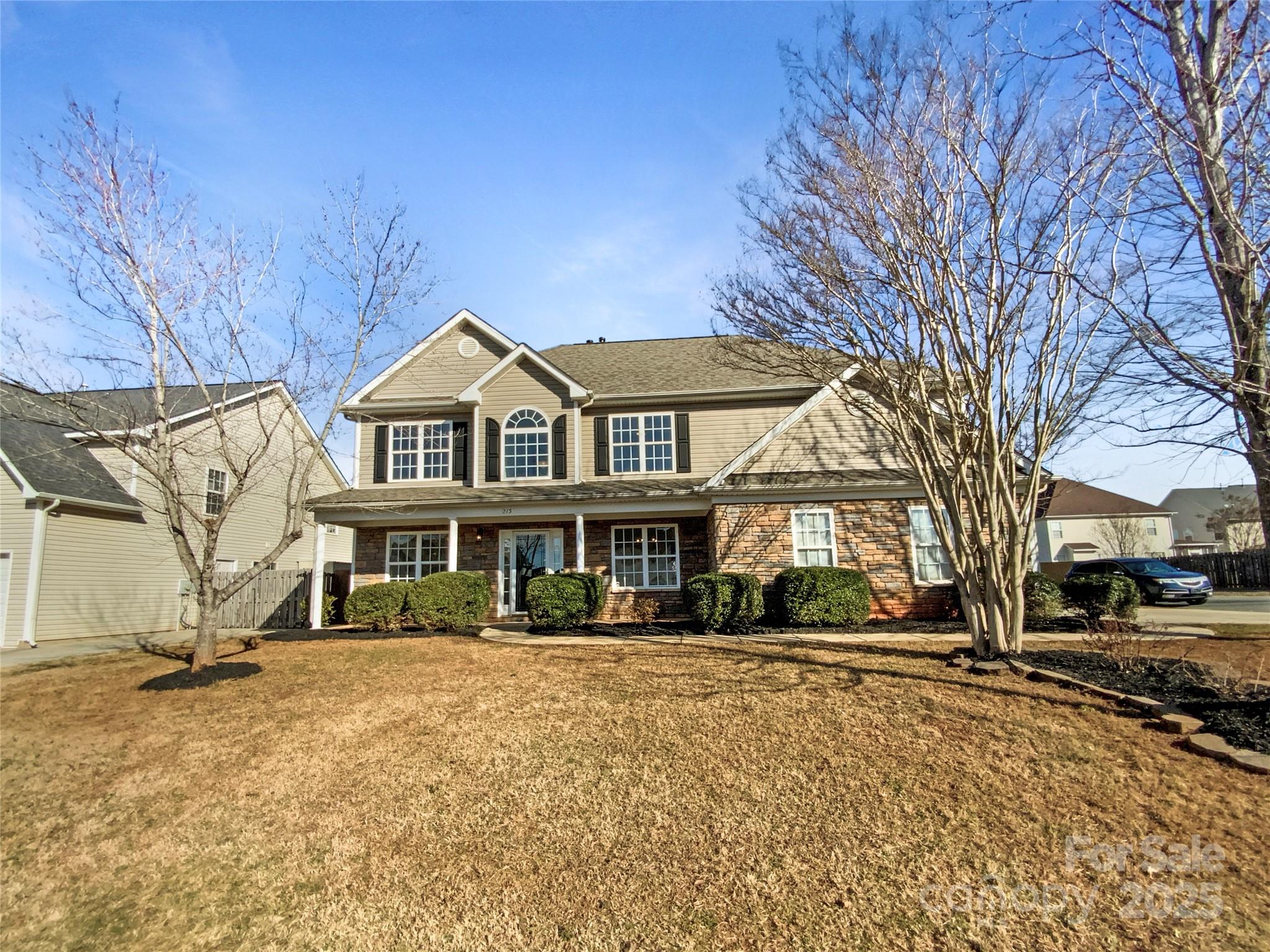 215 Madelia Place Property Photo