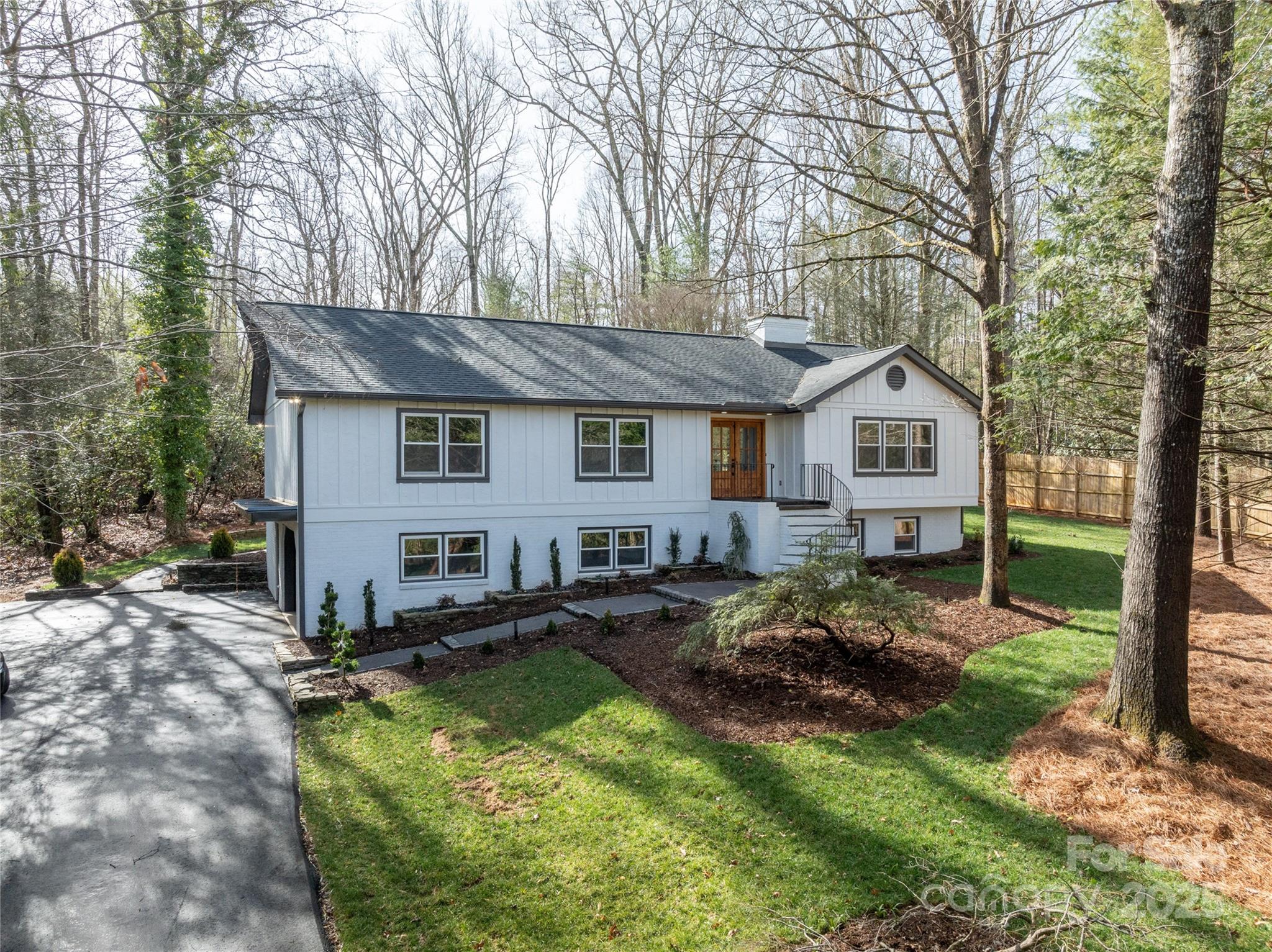8 Spring Lake Drive Property Photo