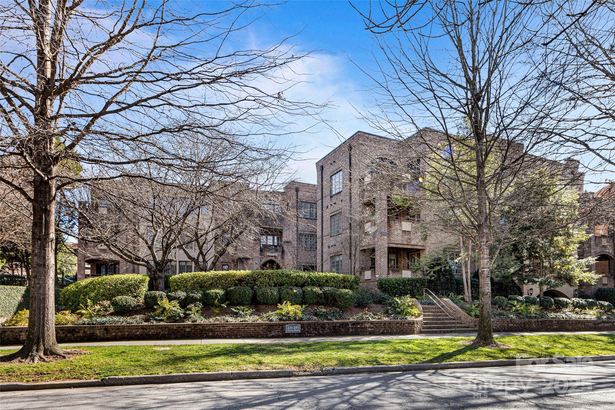 Boxwood Condominiums Real Estate Listings Main Image