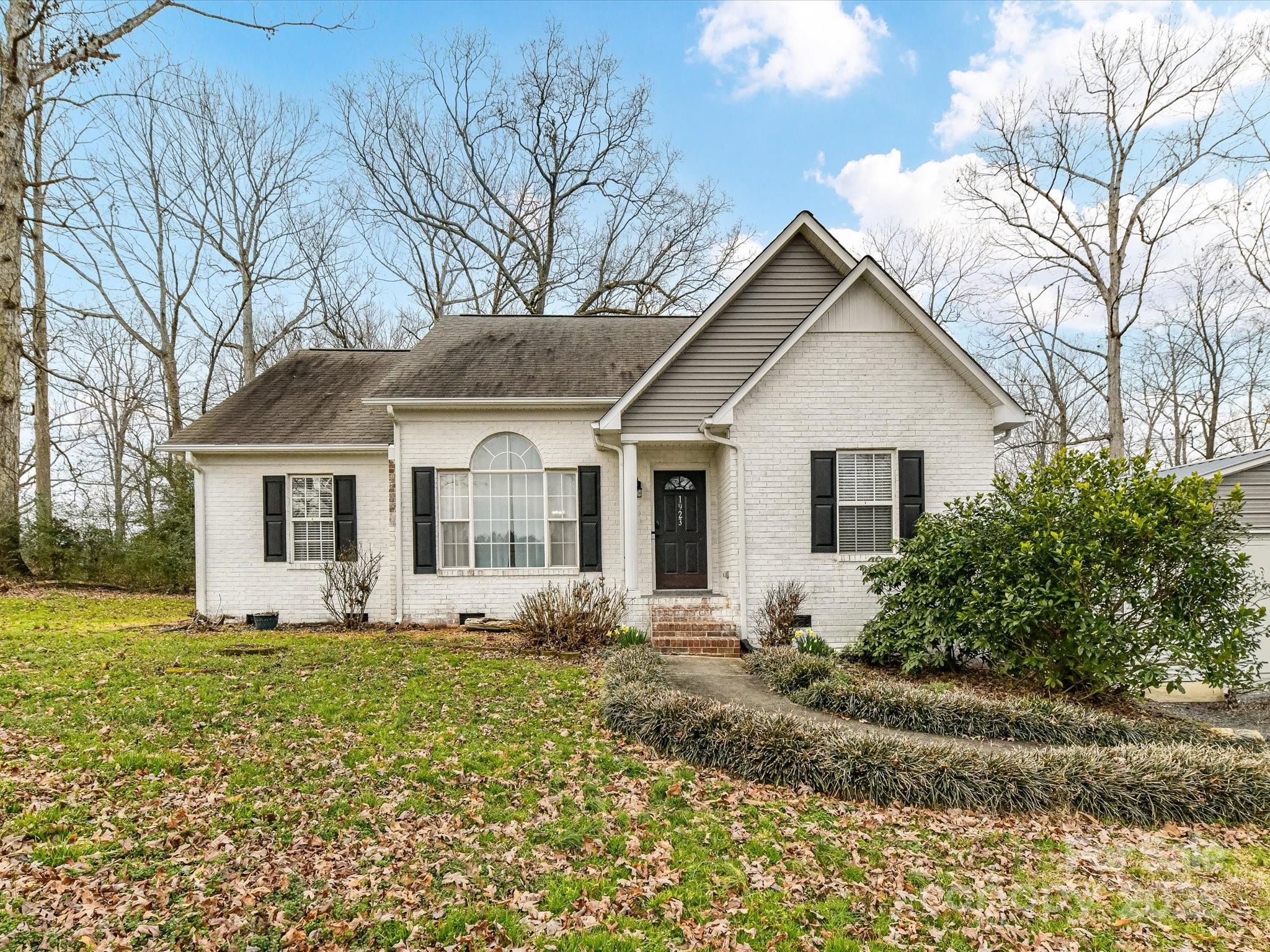 1923 Gables Drive Property Photo